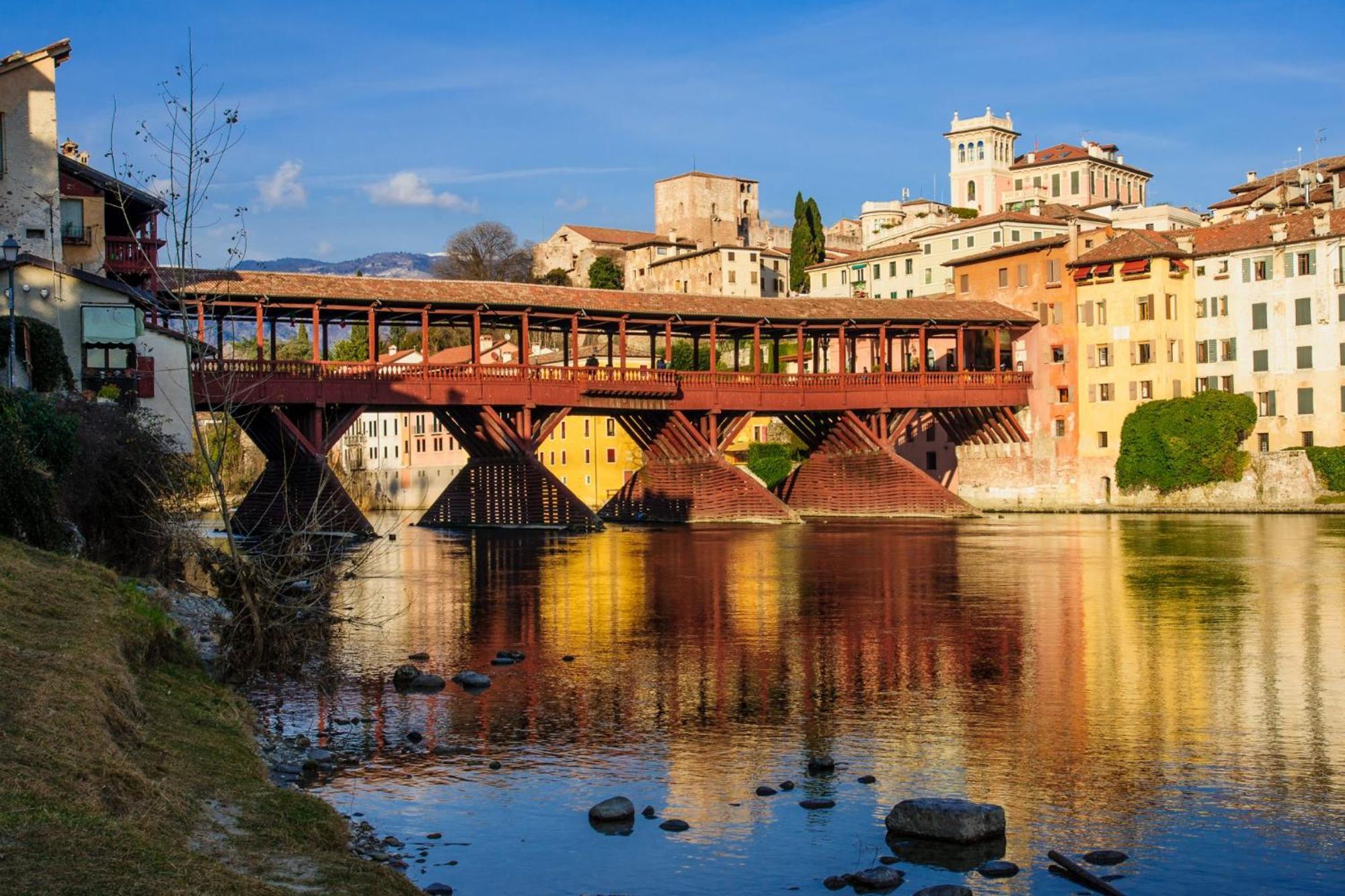 Ponte Vecchio, Elegante Appartamento A Due Passi Dal Centro Bassano del Grappa Exterior foto